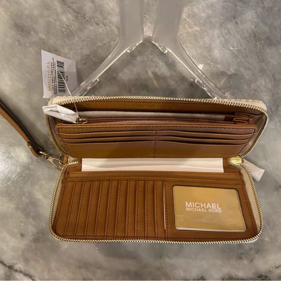 Michael Kors Large Continental Wallet - Picture 4 of 7